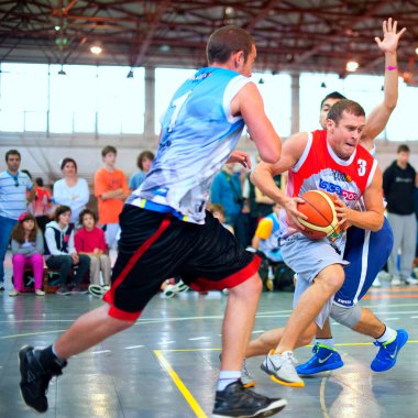Bucharest, Romanya - 20 Mayıs: bilinmeyen bascketball oyuncular gerçekleştirmek