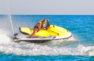 jet ski üzerinde adam