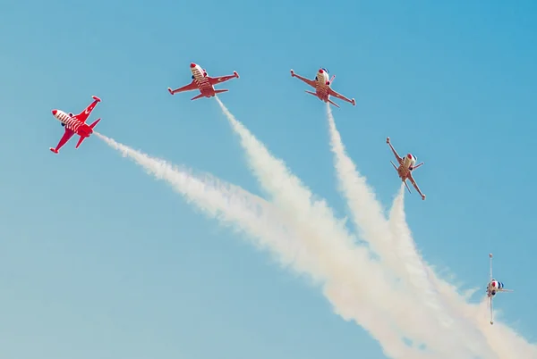 Demoteam turecké hvězdy v Bukurešti airshow — Stock fotografie