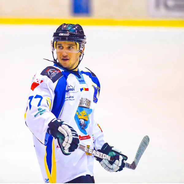 Joueur de hockey pendant les Steaua Rangers vs Corona Brasov — Photo