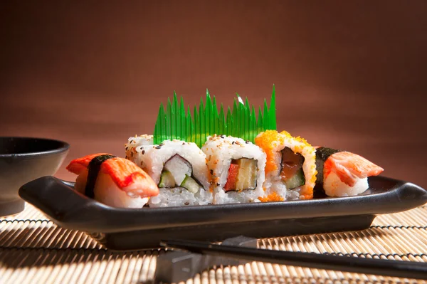 geleneksel Japon yemekleri suşi