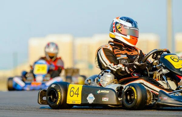 Pilotos de kart compitiendo — Foto de Stock