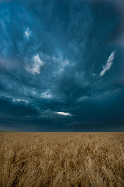 Temná bouřková mračna — Stock fotografie