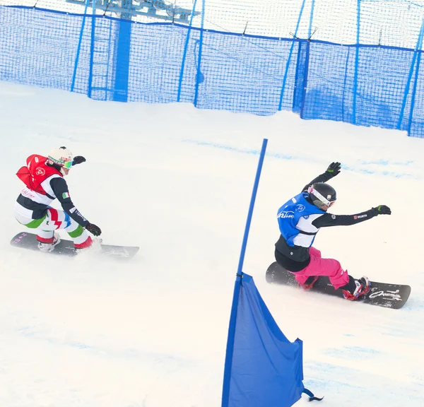 Cortina d'ampezzo, Itálie - 22. prosince: neznámý snowboardisty provede během Evropského poháru snowboardcross v prosinci 22, 2012, cortina d'ampezzo, Itálie — Stock fotografie