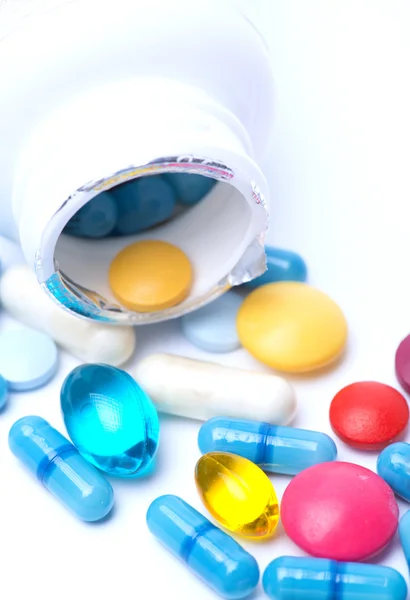 Comprimidos coloridos com cápsulas — Fotografia de Stock