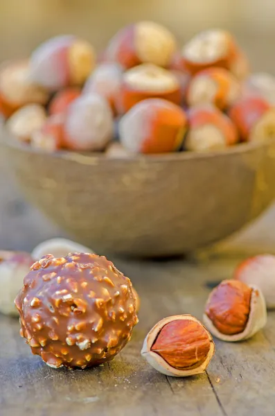 Hasselnötter och choklad — Stockfoto