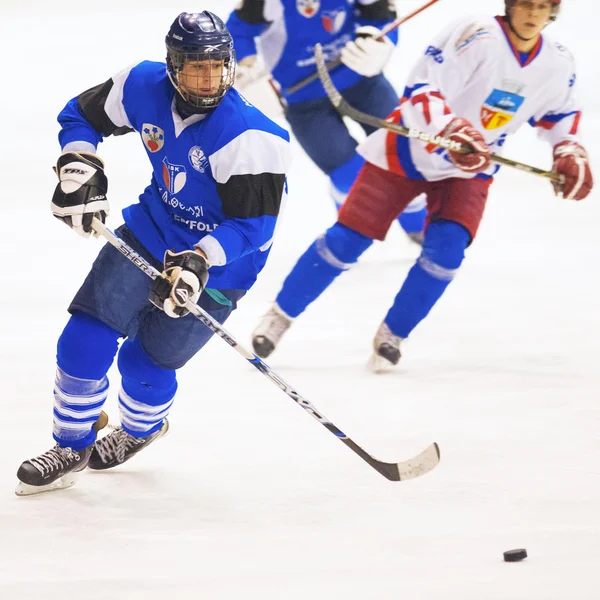 GALATI, RUMANIA - 17 DE NOVIEMBRE: Jugadores de hockey no identificados compe — Foto de Stock