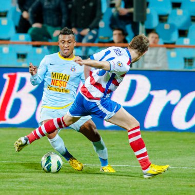 Galati, Romanya - 2 Nisan: bilinmeyen futbolcuların dûr gerçekleştirir