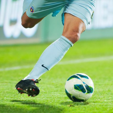 Galati, Romanya - 2 Nisan: bilinmeyen futbolcuların dûr gerçekleştirir