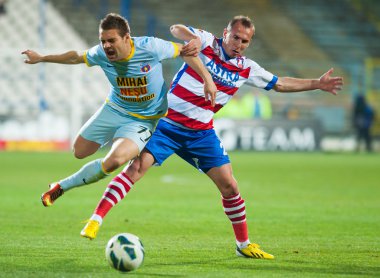 Galati, Romanya - 2 Nisan: bilinmeyen futbolcuların dûr gerçekleştirir