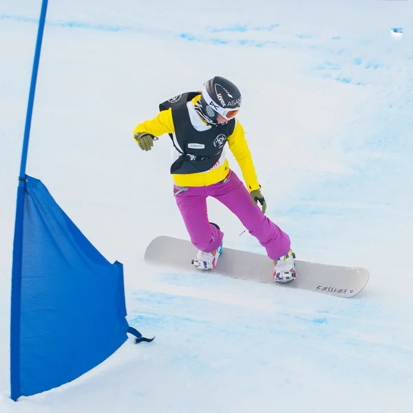 CORTINA D 'AMPEZZO, ITALIA - 22 DE DICIEMBRE: Perf desconocido snowboarder — Foto de Stock