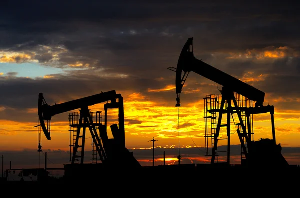 Yağ pompası. Petrol endüstrisi ekipmanı