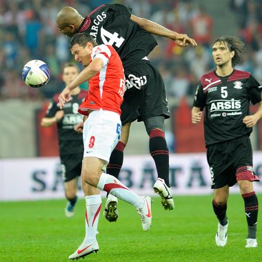 Bucharest, Romanya - 23 Mayıs: bilinmeyen futbolcuların gerçekleştirmek du