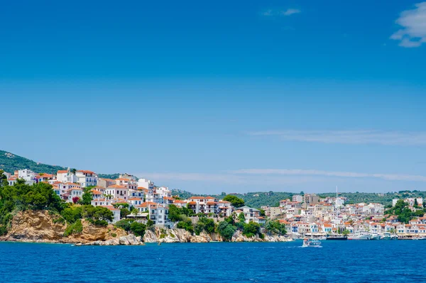 スキアトス タウンとギリシャの港の眺め — ストック写真