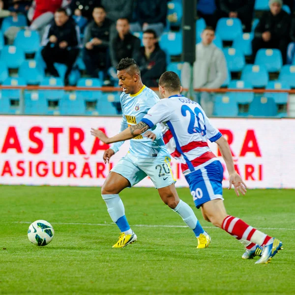 Galati, Rumänien - 2 april: okänd fotbollsspelare utför dur — Stockfoto