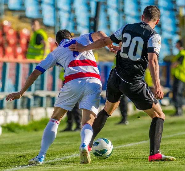 GALATI, ROMANAIA -MAY 08: Unidentified football players compete — Stock Photo, Image