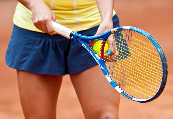 Dettaglio delle braccia di un tennista — Foto Stock