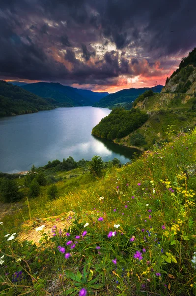 Majestic sunset in the mountains landscape over a calm lake — Stock Photo, Image