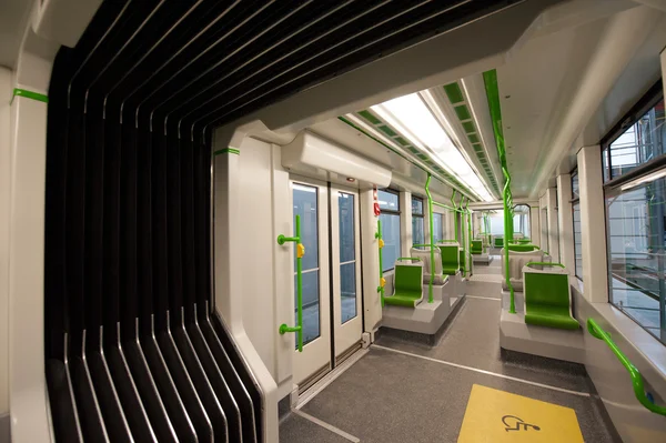 Binnen een groene lege metro — Stockfoto