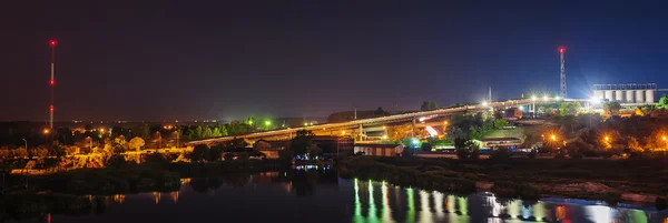 在晚上的钢铁厂 — 图库照片