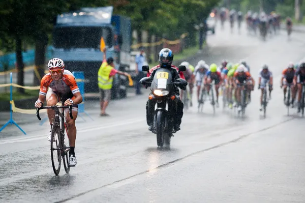 Ciclistas de varios equipos — Foto de Stock