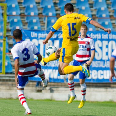 Bilinmeyen futbolcuların gerçekleştirir