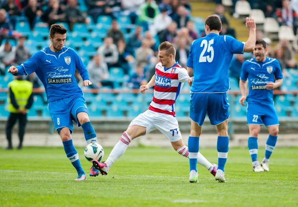 Giocatori di calcio esegue — Foto Stock