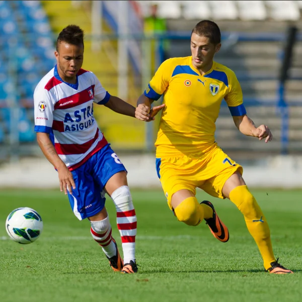 Bilinmeyen futbolcuların gerçekleştirir