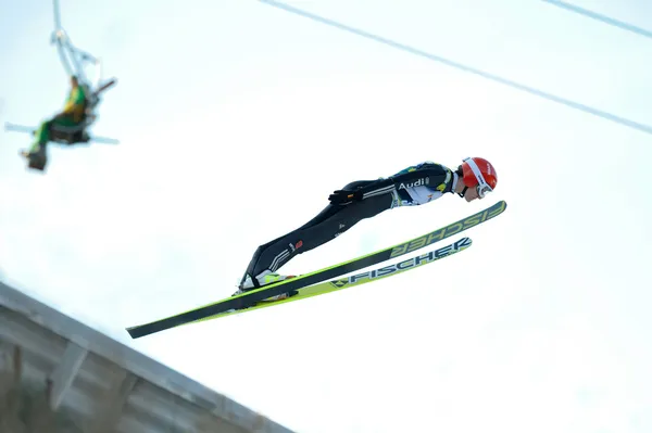 Unknown ski jumper competes — Stock Photo, Image