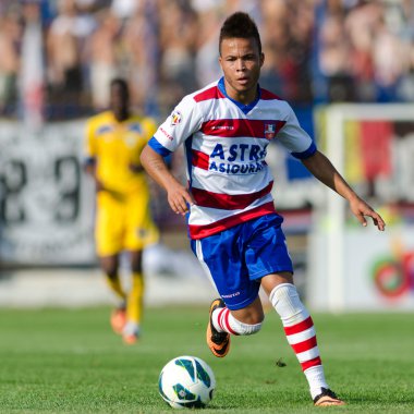 Bilinmeyen futbolcuların gerçekleştirir