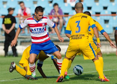 Bilinmeyen futbolcuların gerçekleştirir