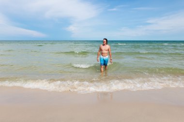 Boy, deniz kıyısı