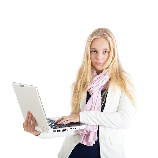 Bir dizüstü bilgisayarda el ile Avrupa kız — Stok fotoğraf