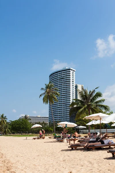 Ludzie na plaży. — Zdjęcie stockowe