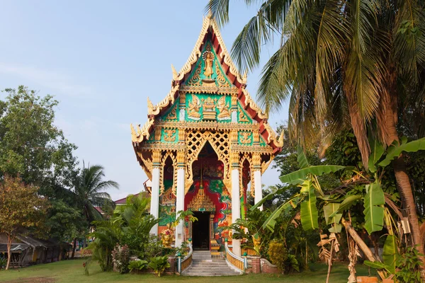 Hermoso templo budista tailandés — Foto de Stock