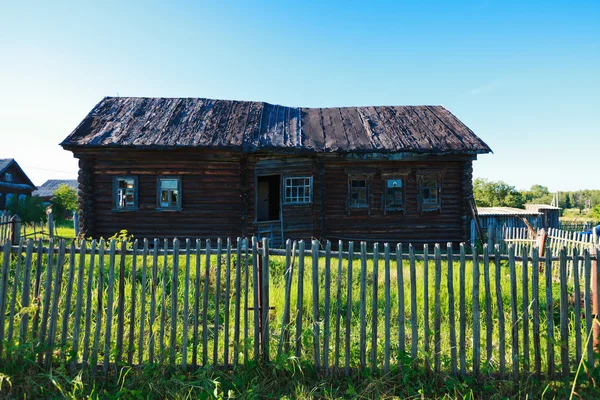 Бревенчатая хижина — стоковое фото