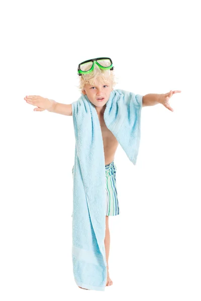 金发碧眼的欧洲小男孩在游泳短裤 — 图库照片