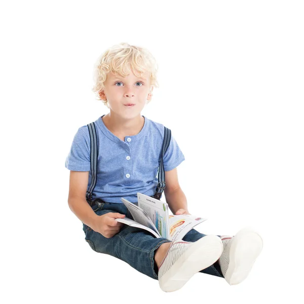 Söt pojke med bok — Stockfoto