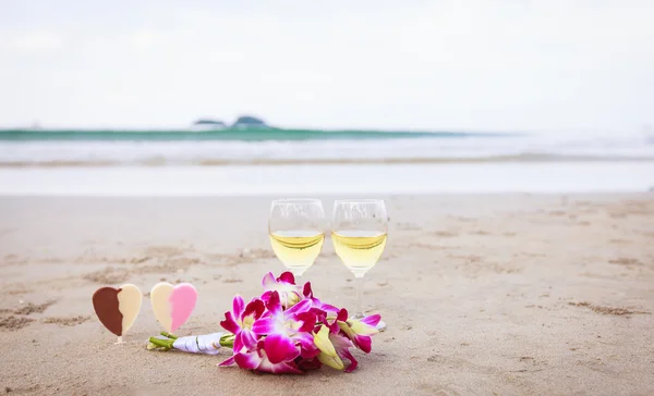 Bouquet on a beach — Stock Photo, Image