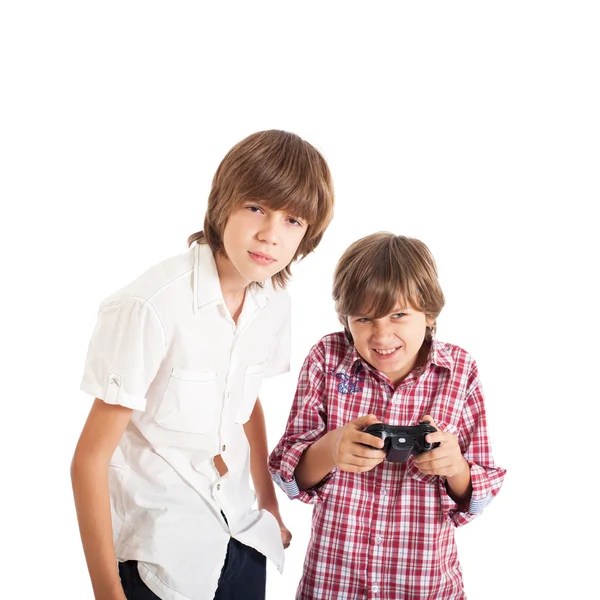 玩电脑游戏的男孩αγόρια, ένα παιχνίδι υπολογιστή — 图库照片