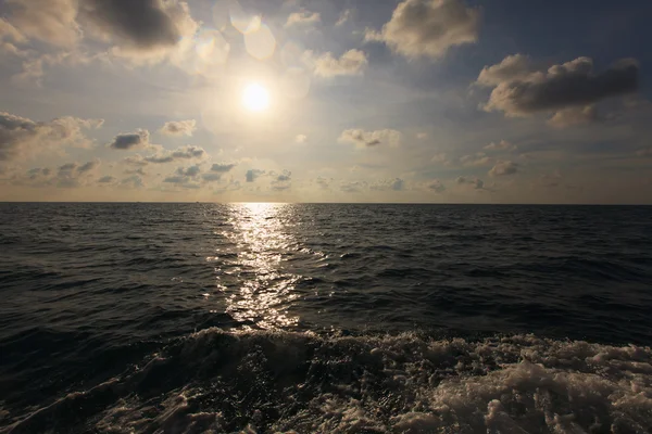 海面上的太阳 — 图库照片