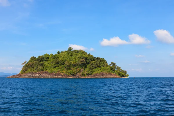 Island in the middle of the ocean — Stock Photo, Image