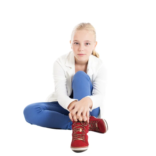 Beautiful blonde girl sitting on the floor — Stock Photo, Image