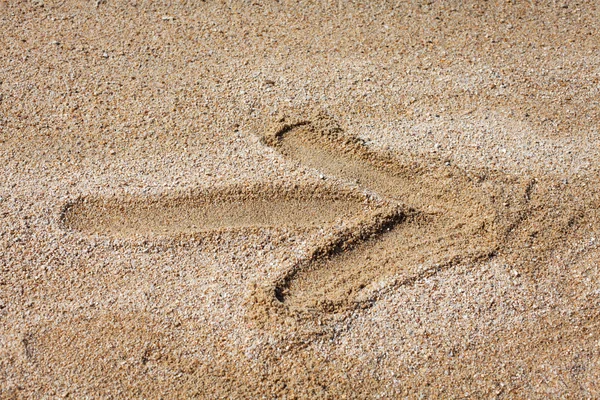 Pijl getrokken op een strand — Stockfoto