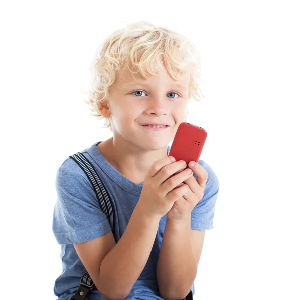 Pojke med en röd mobiltelefon — Stockfoto