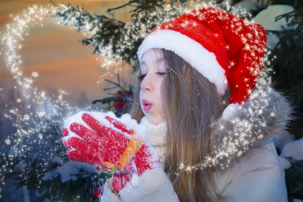 Ragazza che soffia sulla neve — Foto Stock