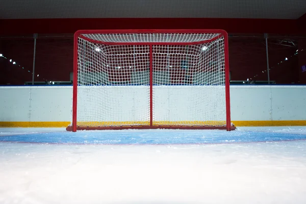 Hockey doel op ijsbaan — Stockfoto