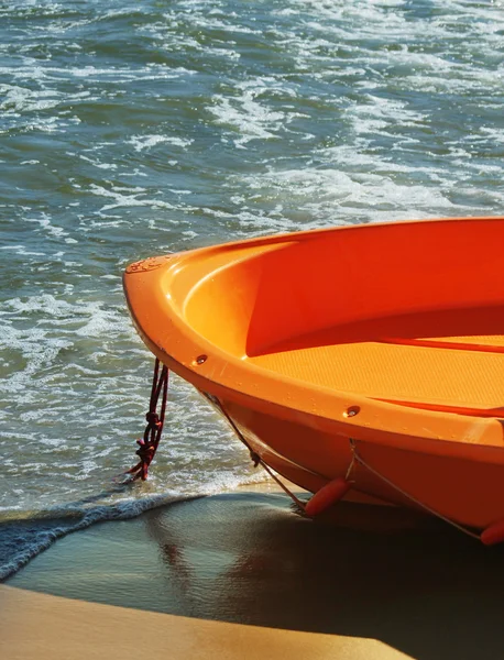 Barco salvavidas naranja — Foto de Stock