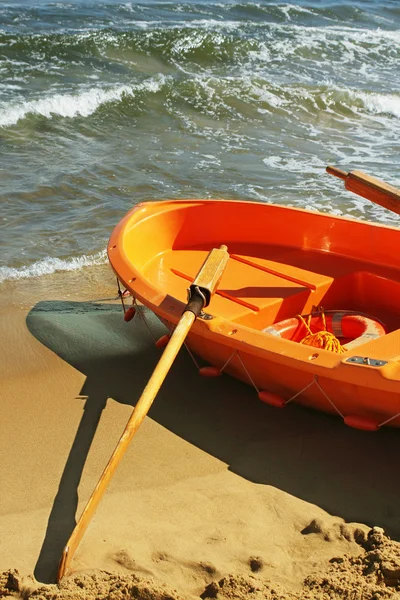 Orangefarbenes Rettungsboot — Stockfoto