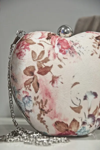Apple shaped purse — Stock Photo, Image